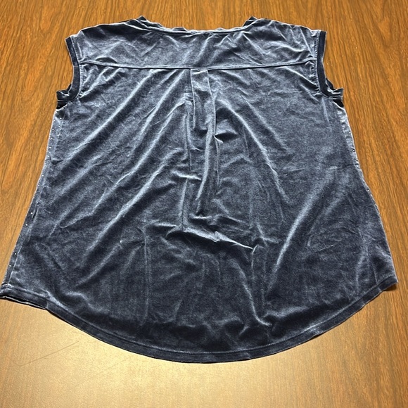Elle velvet‎ top, size medium - Picture 7 of 13